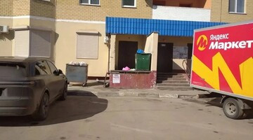 Убедительная просьба к автовладельцам: не перекрывайте проезд мусоровозам!